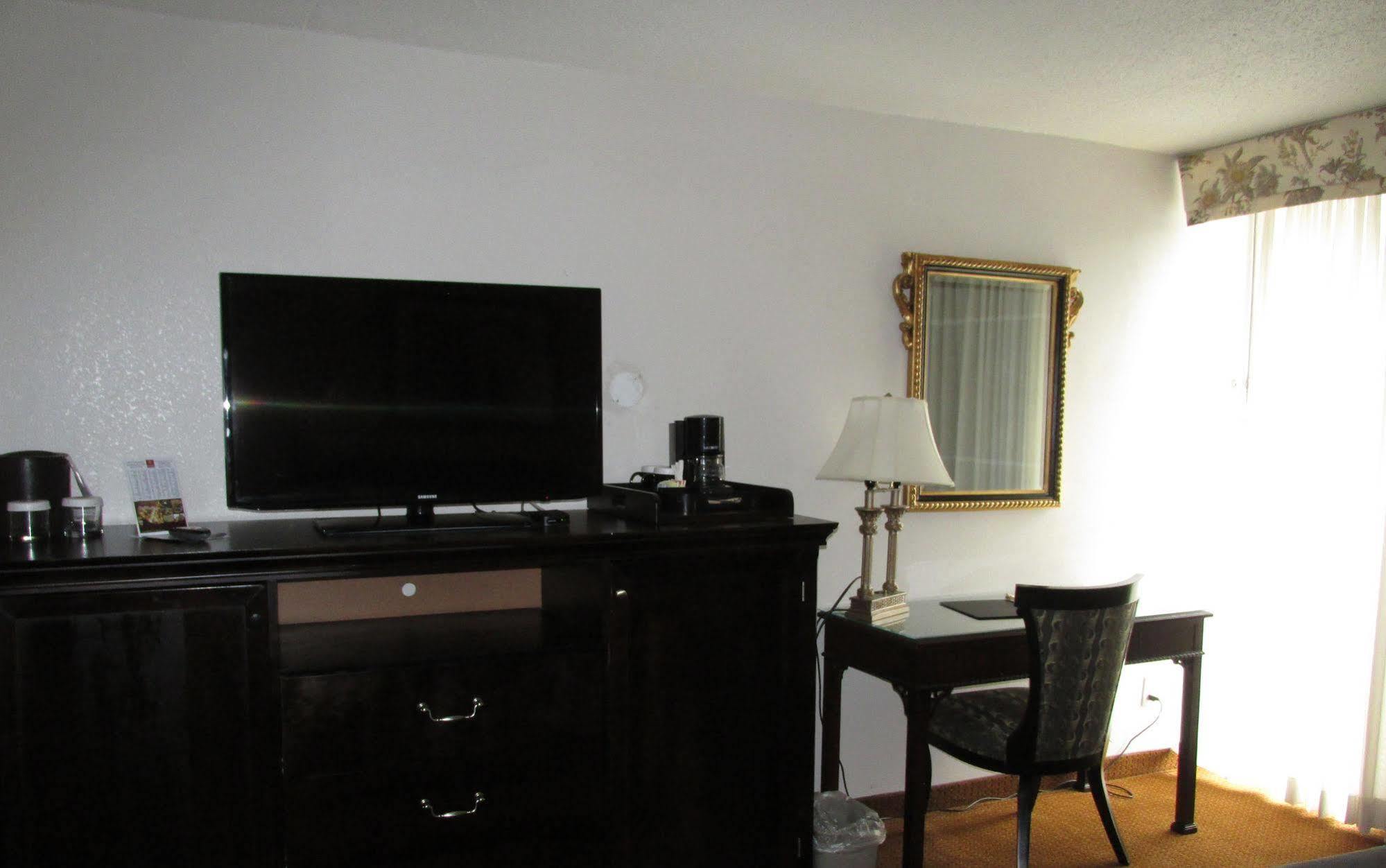 Hotel Charleston Grand North Charleston